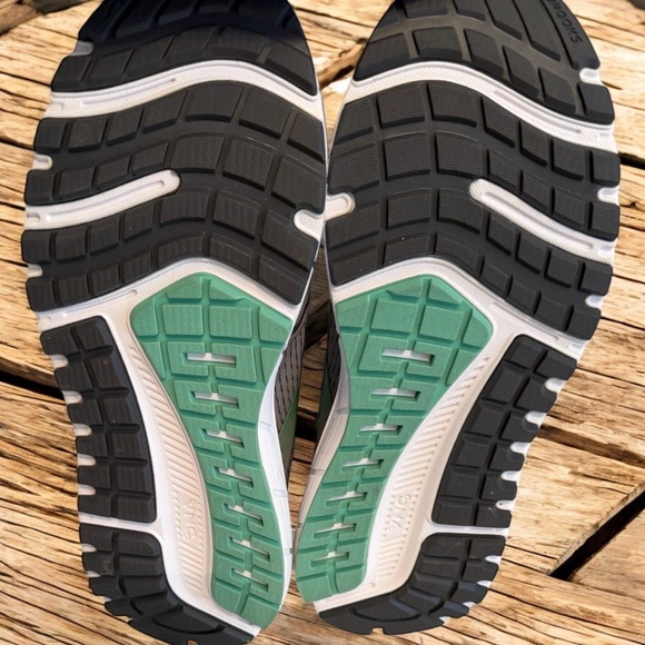 Brooks Ariel '20 Women's Running Shoes - Size 9 Wide (D) - Grey/Green - EUC - Picture 12 of 12